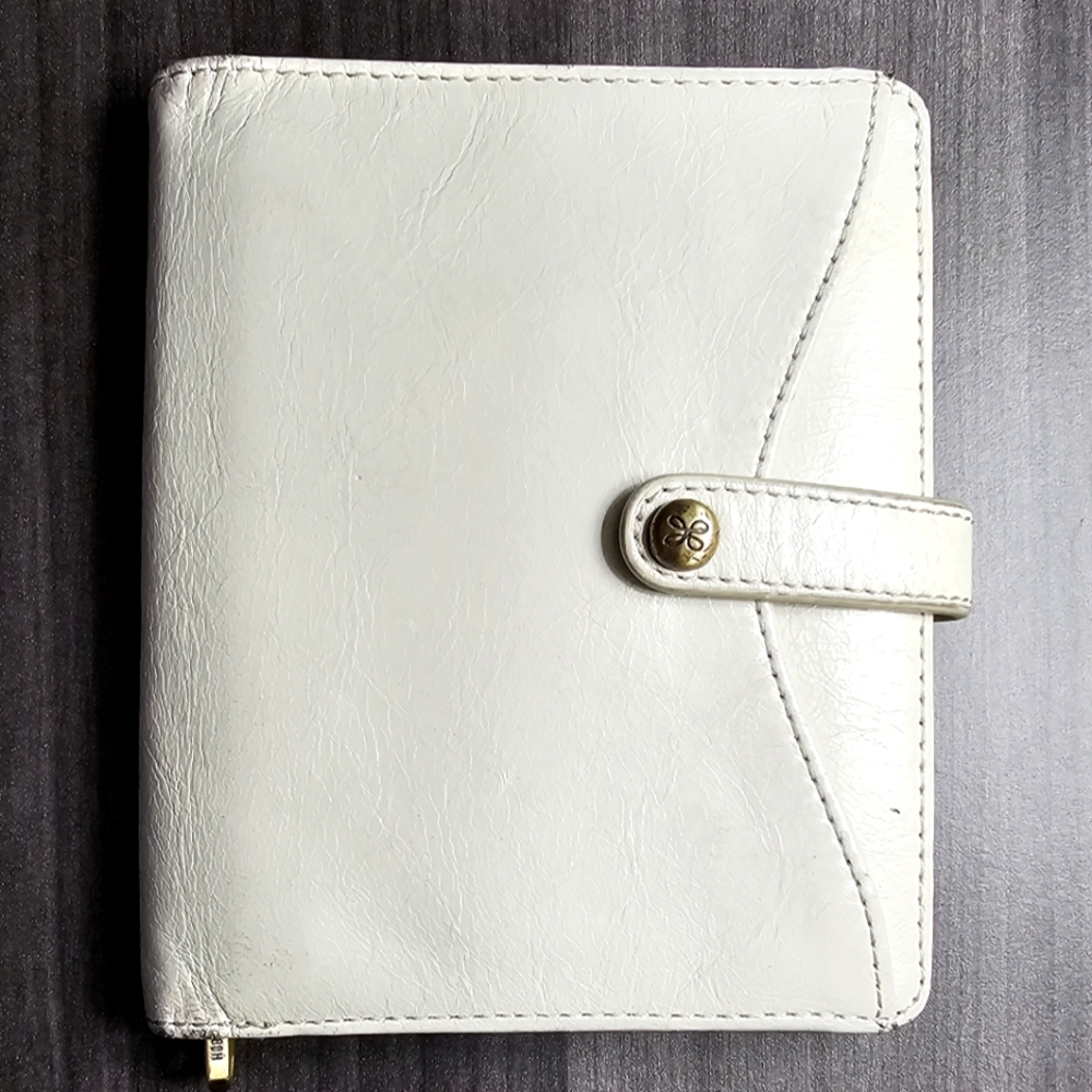 Leather Hobo Lift Wallet in Latte